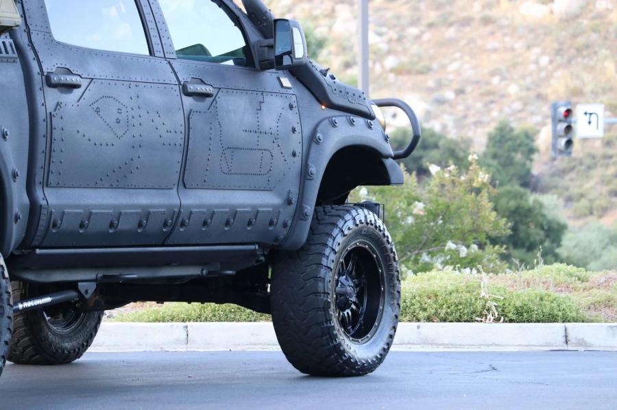 Детали экстерьера Toyota Tundra CrewMax 4x4 Zombie Apocalypse 2013 года  (фото 259 из 461)